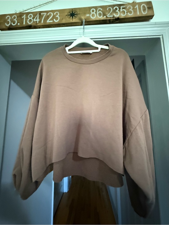 Zenana Outfitters Tops - Zenana Outfitters Brown Cropped Sweatshirt